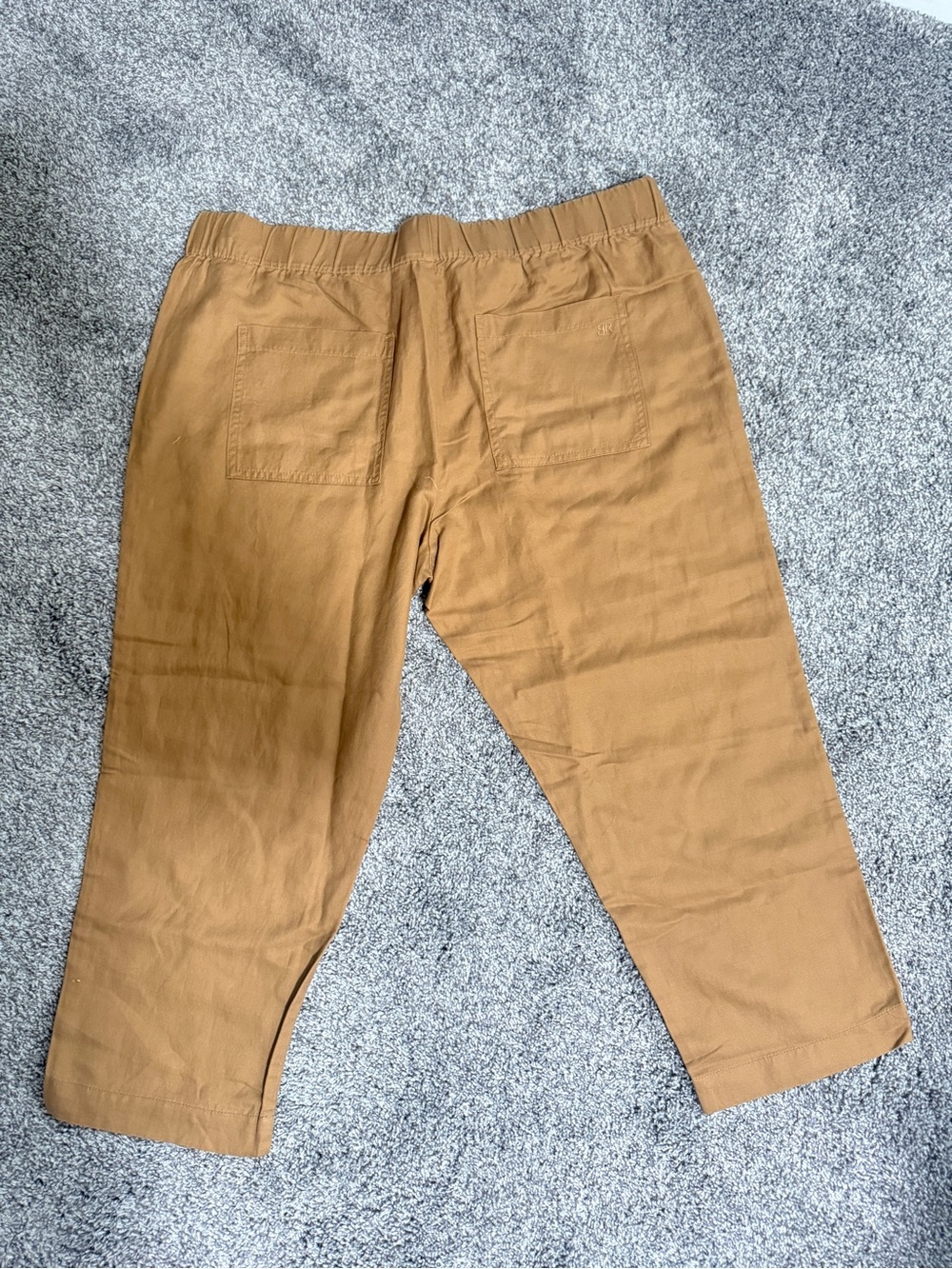 Women’s Banana Republic Tapered Crop Pant - Picture 2 of 6